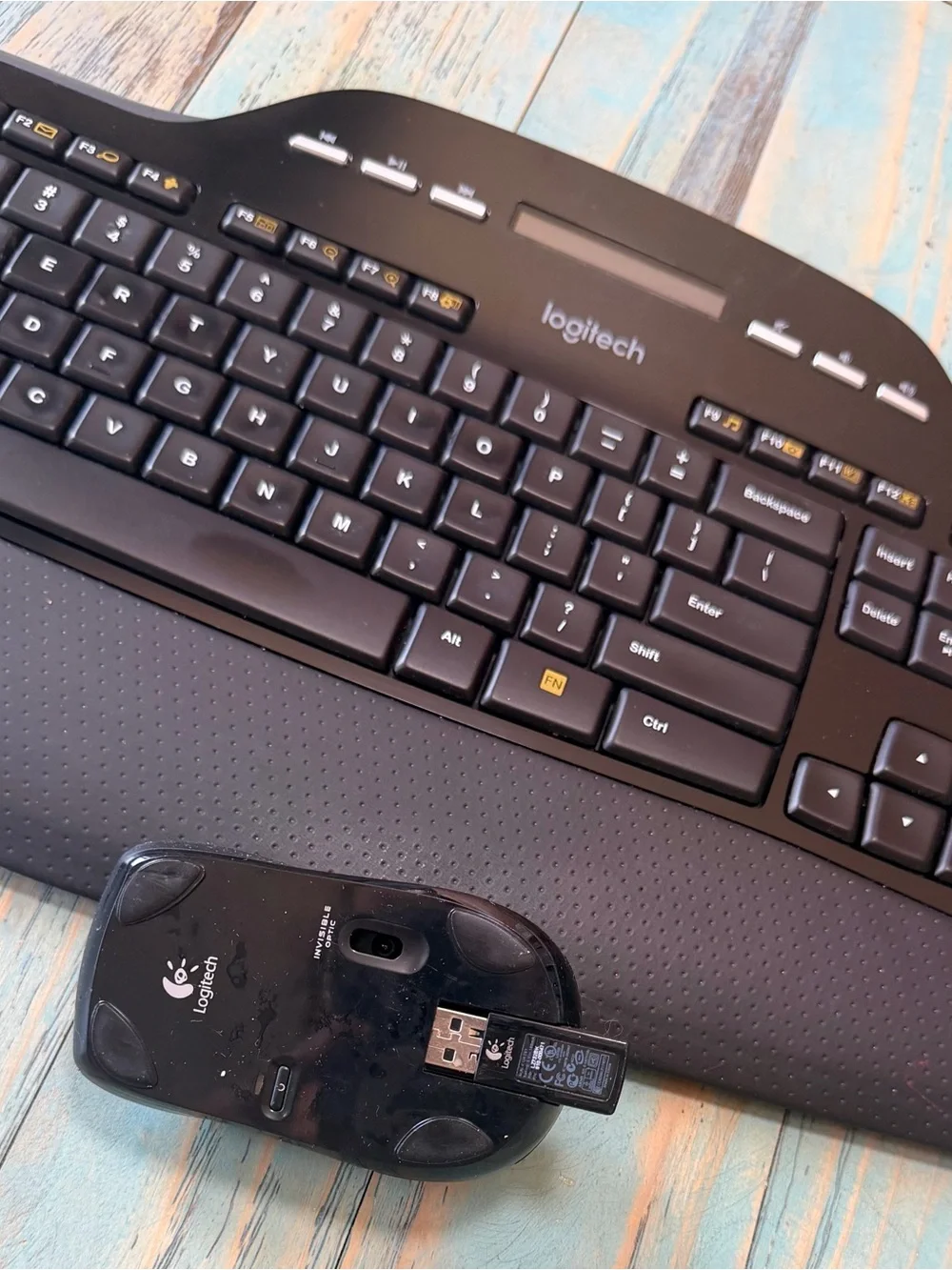 Logitech MK710 Wireless Keyboard and Mouse Set - Comfortable Home Office Combo